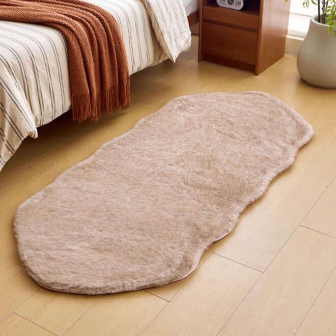 Minimalist Solid-Color Area Rug Unique-Shaped for Home Use for Bedside and Bedroom