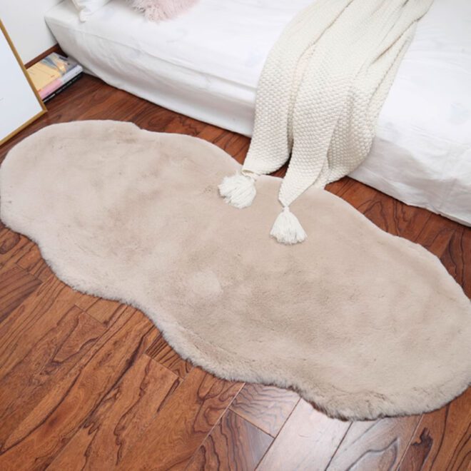 Minimalist Solid-Color Area Rug Unique-Shaped for Home Use for Bedside and Bedroom
