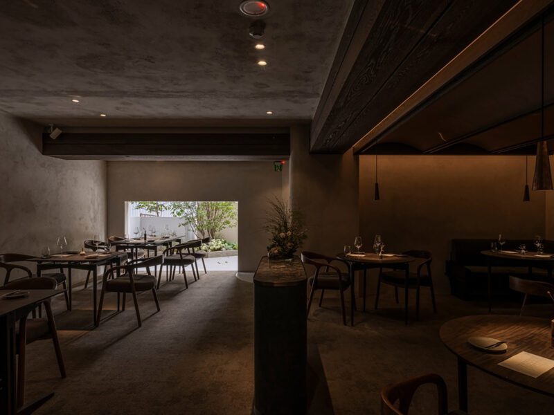 How Carpets Set the Mood in Modern Bistros and Bars